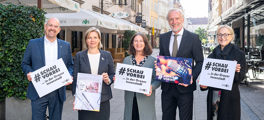 Die städtische Initiative für Innenstadtunternehmen wird von Bürgermeisterin Elke Kahr (Mitte), Stadtrat Günter Riegler (2.v.r.) und Vizebürgermeisterin Judith Schwentner unterstützt und von der Wirtschaftsabteilung unter der Leitung von Andrea Keimel (rechts) sowie Kommunikationsleiter Max Mazelle (links) umgesetzt.