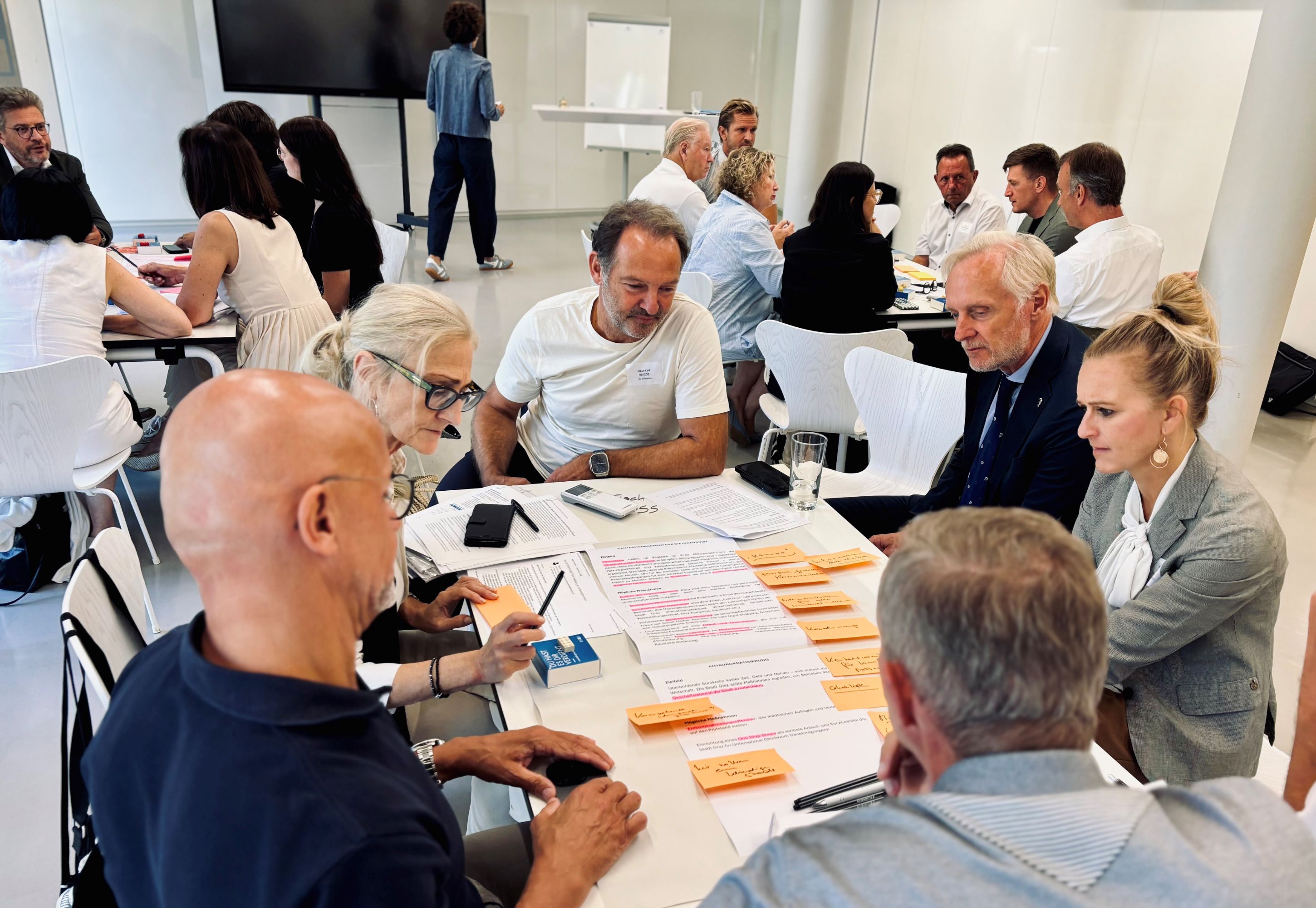 Workshop im Lendhafen mit Stakeholder:innen, Unternehmer:innen und Expert:innen zur Erarbeitung des Zukunftsbildes der Grazer Innenstadt aus wirtschaftlicher Sicht